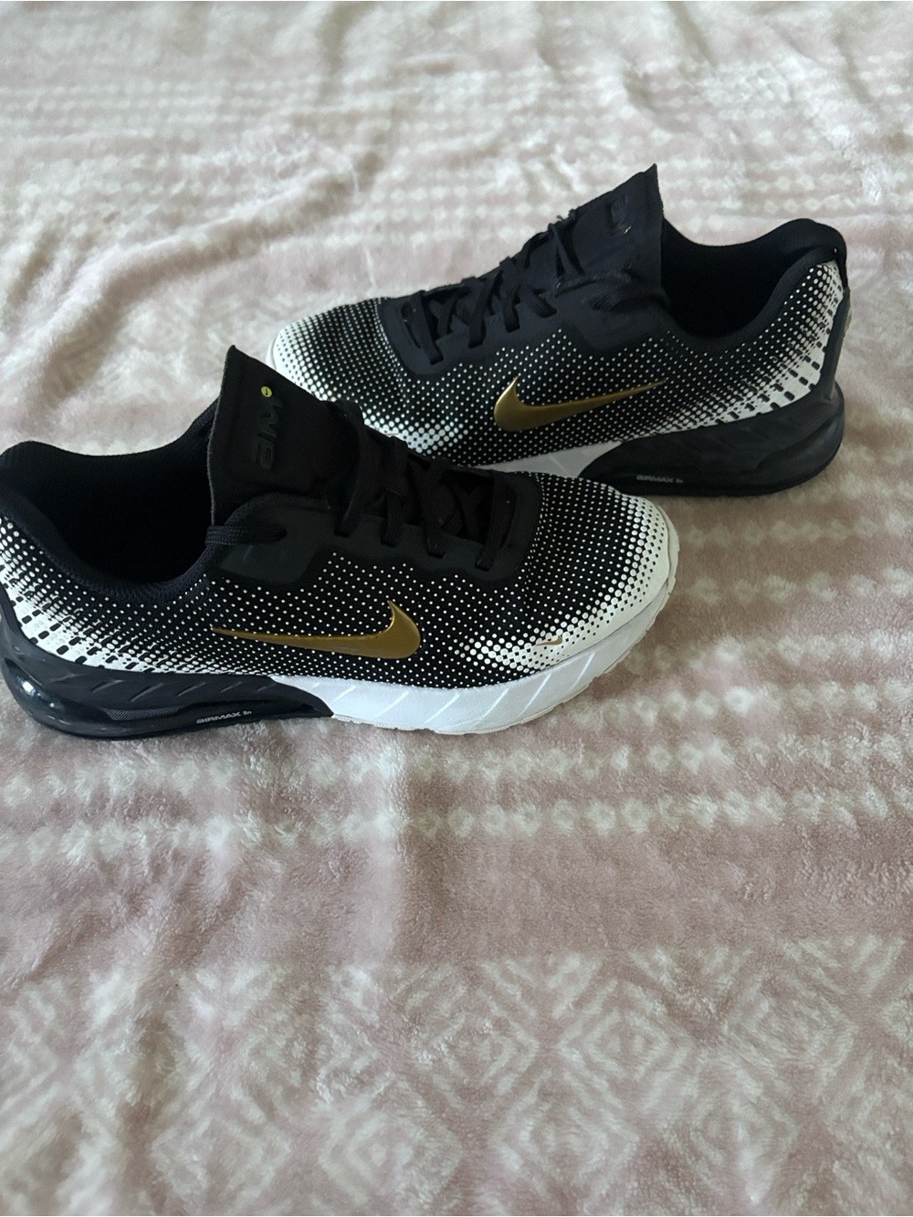 Nike max phoenix sneakers for children black white with metallic gold tones